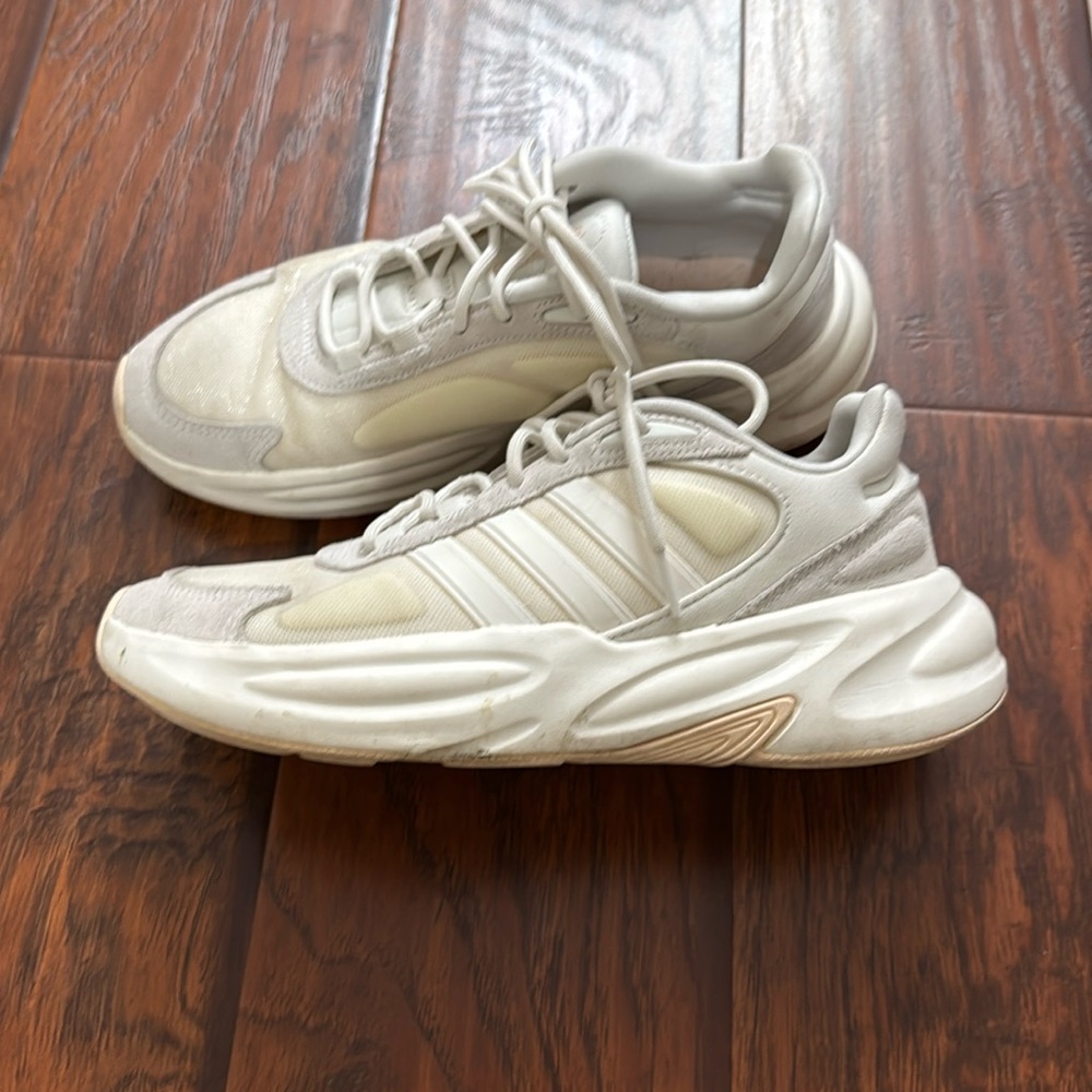 Adidas women’s size 8 cream